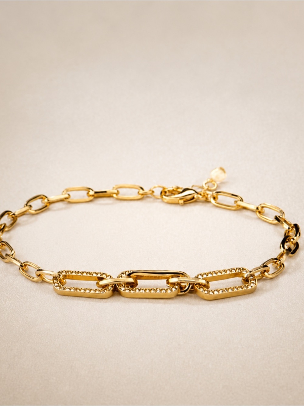 Sleek Links Chain bracelet it matches the necklace and earrings that is listed